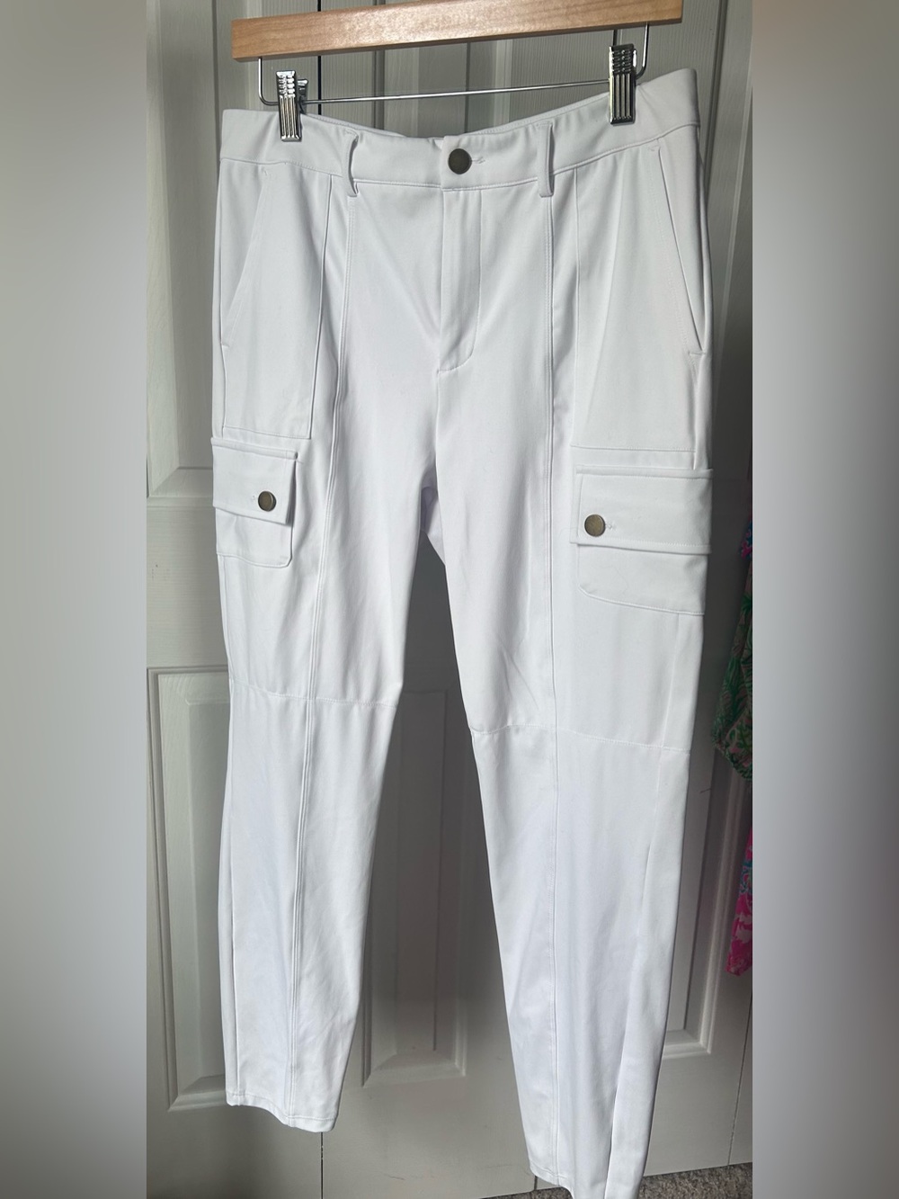HALARA White Women’s  Cargo Stretch Pants NEW condition. Large